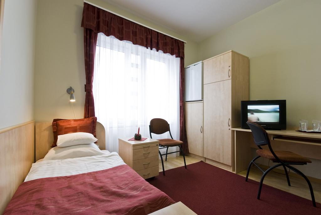 Hotel Kerpely Dunaújváros Camera foto